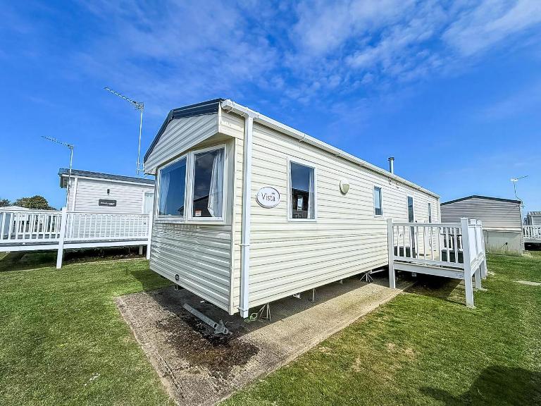 Homely 8 Berth Caravan At California Cliffs Near To Scratby Beach Ref 50067G - B&B Great Yarmouth