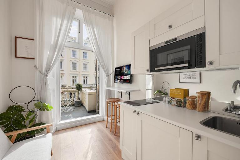 Chic Mezzanine with Balcony - Ferienwohnung London