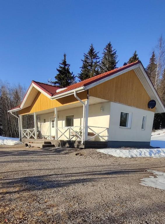 Mökki Luonnonrauhassa - Lemmikkiystävällinen - B&B Kärkölä