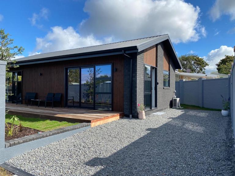 New two bedroom close to town - B&B Taupo