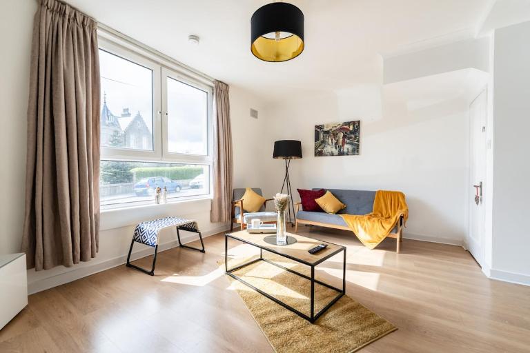 West End 2 Bed Maisonette - Parking & Wi-Fi - Ferienwohnung Aberdeen