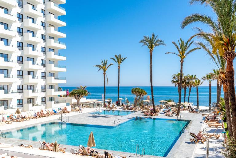 WintowinRentals Luxury apartment in HOTEL OCEAN HOUSE - Chambres d'hôtes Torremolinos