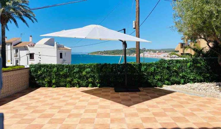 Beach house with pool at the Fortí viewpoint - Chambres d'hôtes Altafulla