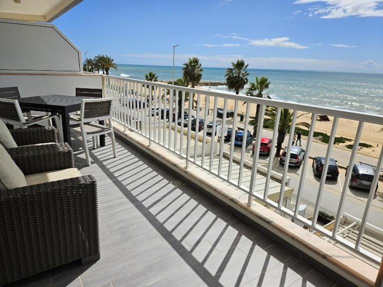 Apartamento moderno na praia com varanda grande - Ferienwohnung Quarteira