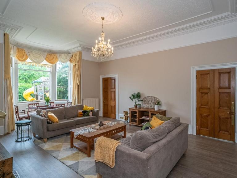Delightful 4 bedroom family home in Newington - Craigmillar Park - Chambres d'hôtes Édimbourg