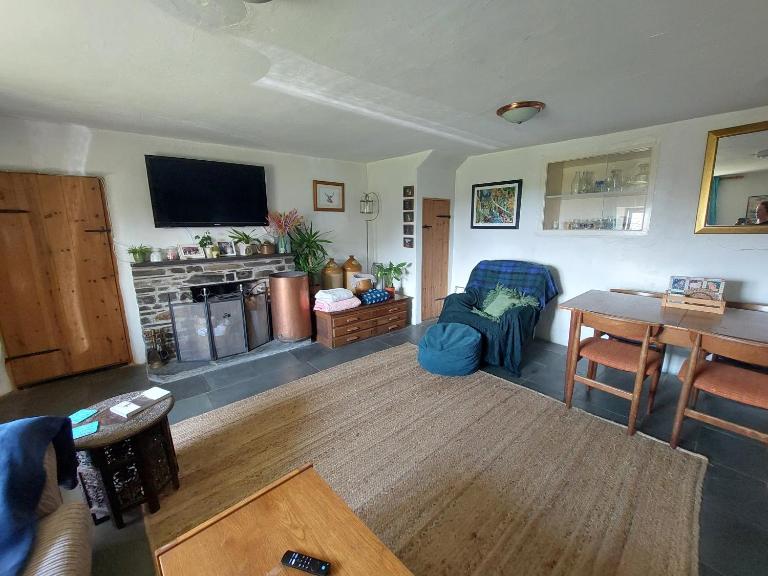 Rural Historic Farmhouse - A Peaceful Escape - Bed and Breakfast West Down