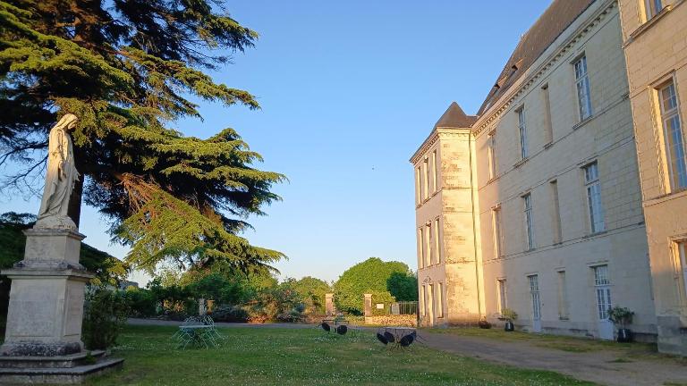 Palais abbatial de Bourgueil - B&B Bourgueil