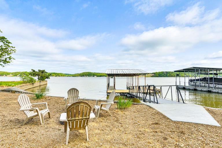 Beach + Dock! Lakefront Ozarks A-Frame Retreat - B&B Linn Creek