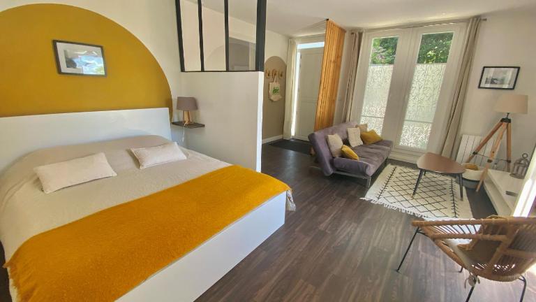 Agréable petit gîte avec jardinet et piscine - Chambres d'hôtes Salies-de-Béarn
