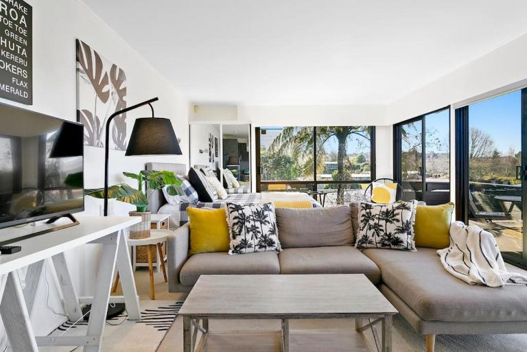 Lago Vista - Modern Private Retreat With Balcony and Lake Views - B&B Taupo