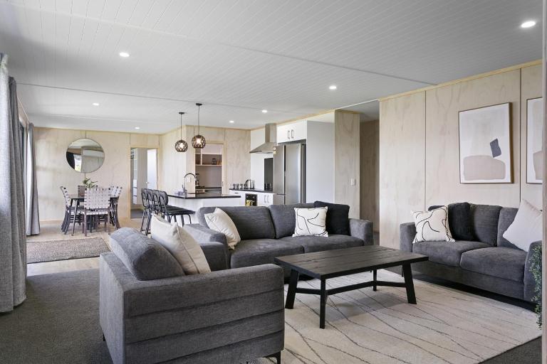 Unwind on Wai, New 4BR Home With Style and Comfort - Chambres d'hôtes Taupo