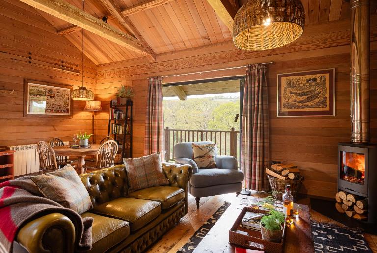 Kingfisher Cabin, Butterwell Farm, Riverside cabin on 40-acre private estate - B&B Bodmin