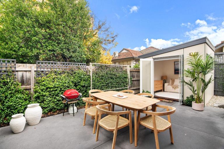 Wellness Escape- 1 Bed Home with Studio & Sauna - B&B Melbourne