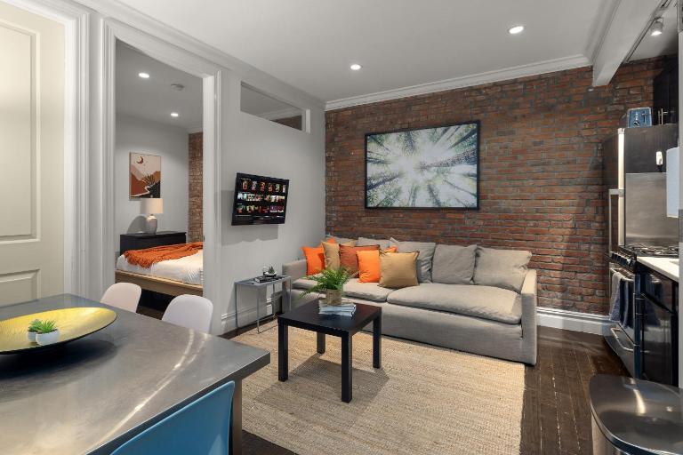 Explore NYC! Cozy 2BR in Prime Location - Bed and Breakfast New York
