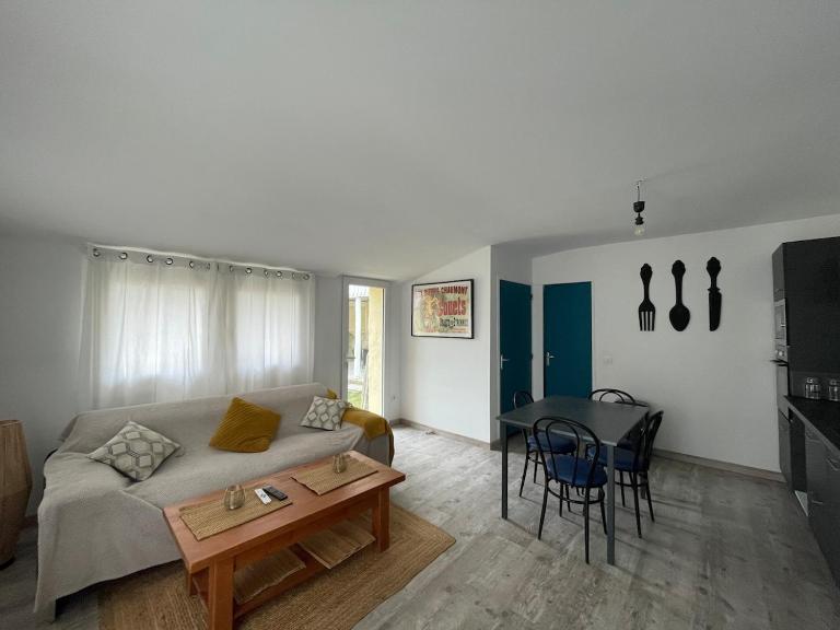 Chez moon Joli appartement rénové proche centre et parking privé - Chambres d'hôtes La Tremblade