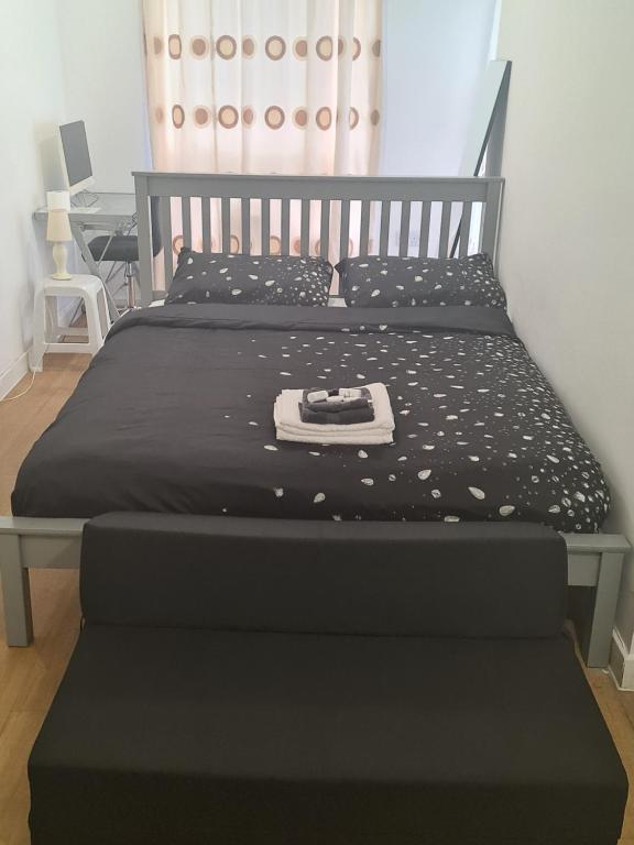 Lascelles house - a few mins to US Embassy, Battersea Power Station & Central London - B&B London