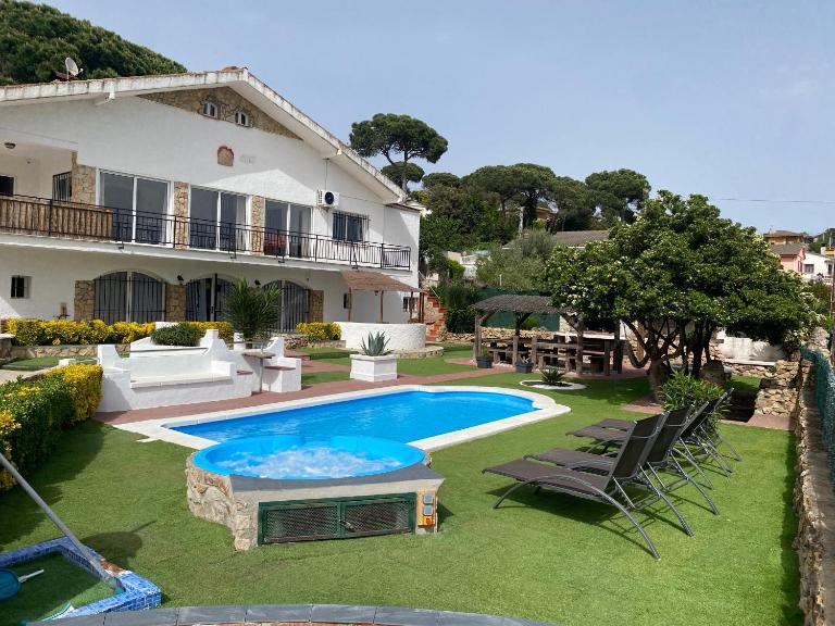 Villa con piscina privada Costa brava - Chambres d'hôtes Maçanet de la Selva