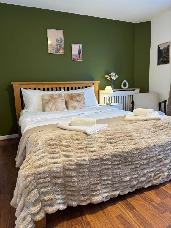 Beautiful Cosy House 4 mins to Camden Town Station - 1 min to Camden Market - B&B London