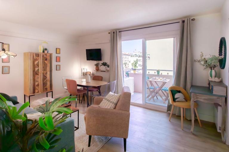 #46 Staywiz us - Terrace AC 4mins walk Sea Tram T2 Airport Port - B&B Nizza