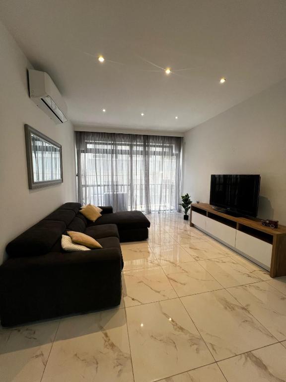 Spinola 2BR Retreat, close to sea, restaurants & cafés - B&B St. Julian's