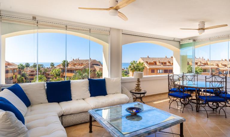 Fantástico Ático Dúplex en Marbella, con vistas al mar y a 300 metros de la playa - B&B Marbella
