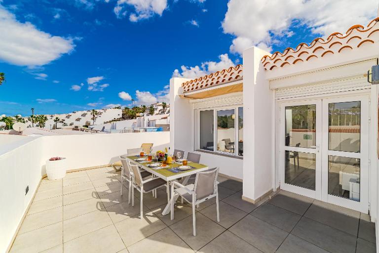 3 bedrooms apartment in Island Village pool view - B&B Adeje