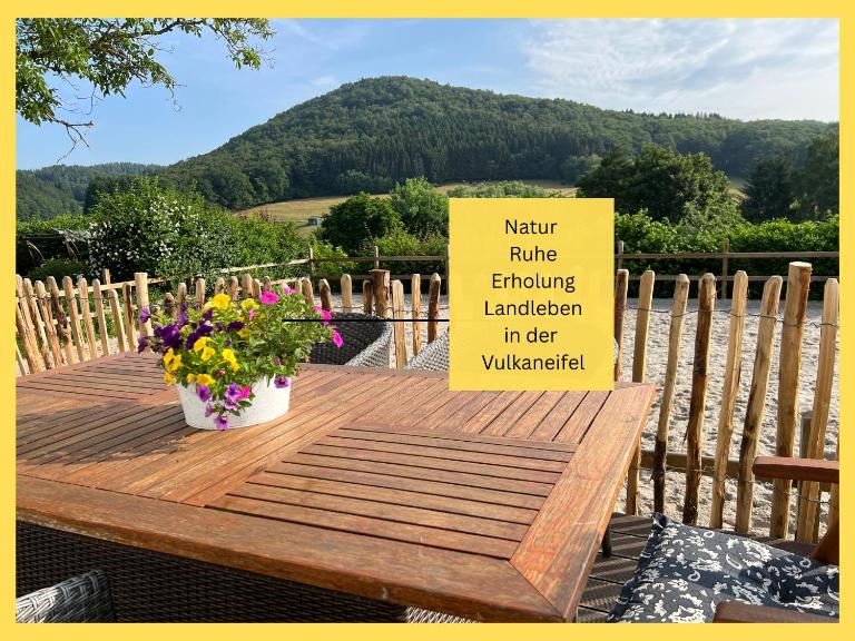 Landgut Pfauenhof - Landleben genießen auf dem Bio-Reiterhof in der Vulkaneifel - B&B Utzerath