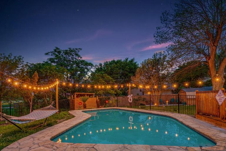 Family fun 4bed 2bath with pool - Bed and Breakfast San Antonio