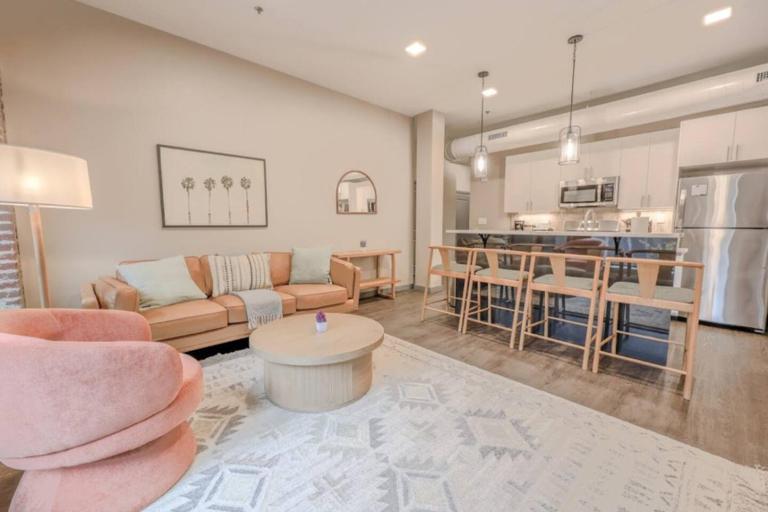 Luxury 2 bedroom Apt - Bed and Breakfast Boston
