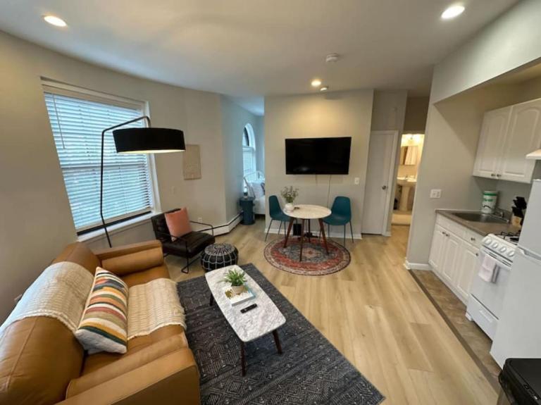 Modern studio apartment - Ferienwohnung Boston