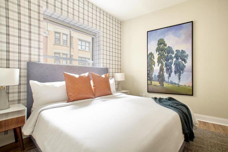FIDI 2 Bedroom with Keyless Entry and Fully Furnished - B&B Boston