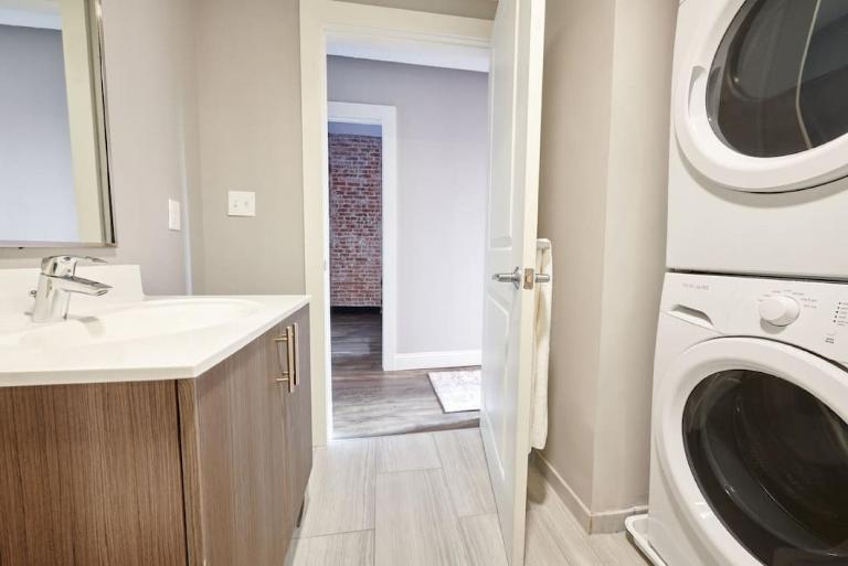 Pet Friendly 3 Bed 2 Bath steps to Beacon Hill - B&B Boston
