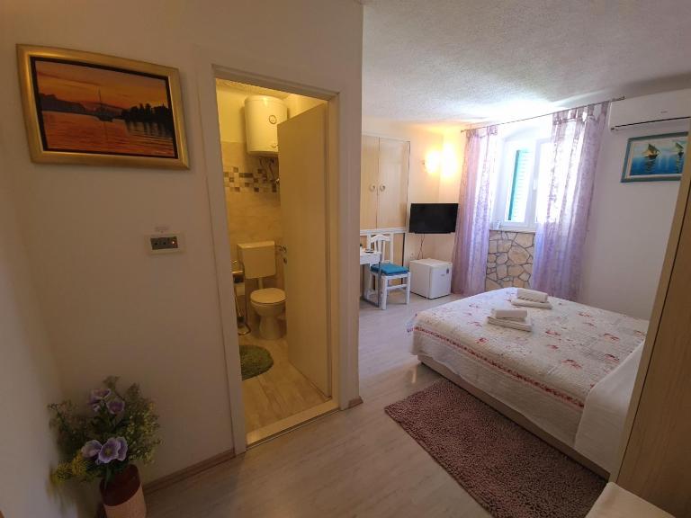 Private room in the center of Split - Bed and Breakfast Split