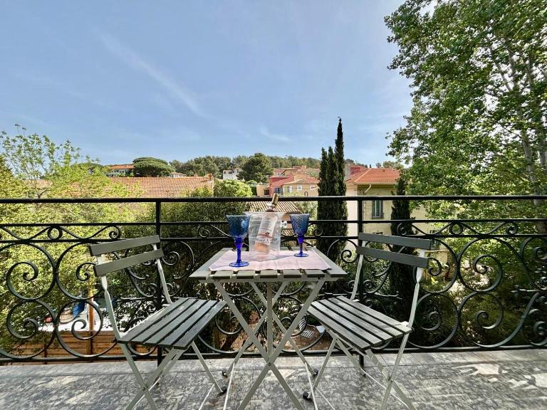 Appartamento in Saint Tropez centro di 2 locali con aria condizionata Wi-Fi e disponibilità parcheggio - Bed and Breakfast Saint-Tropez