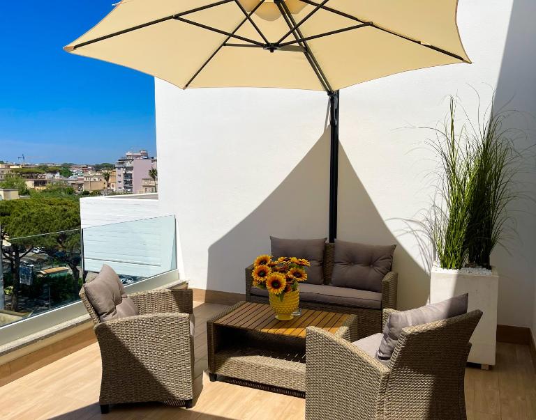 GEA SEAVIEW APARTMENT - Bright Top-Floor Gem in central Nettuno, Steps from the Station - B&B Nettuno