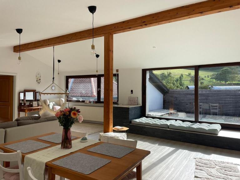 Dachwohnung mit Blick auf den Wagenberg - Ferienwohnung Fürth