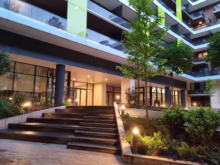 Spirit of Corvin Apartment - Fast airport access 15-20 minutes by taxi - B&B Budapest