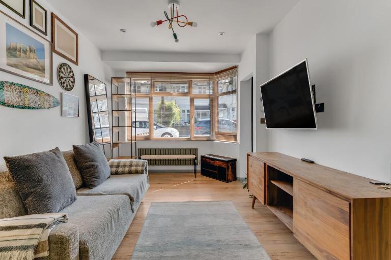 2BR Garden Home Free Parking for 7 Guests Easy Access to London & Heathrow - B&B Hanwell