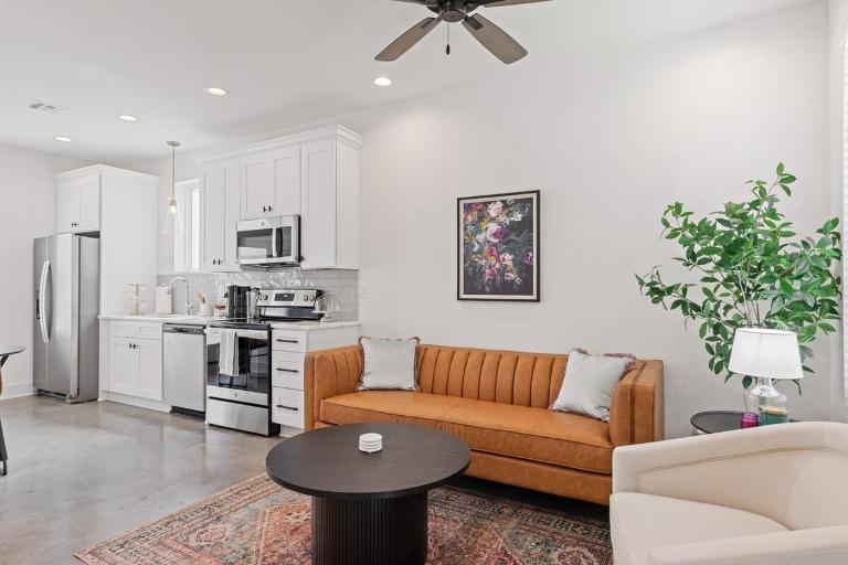 NEW Couyon House Luxury Amenities Fast WiFi 65 TV - B&B Lafayette