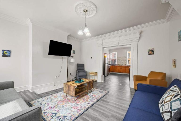 Stylish Northside 4 Bed Off Street Parking - B&B Pittsburgh