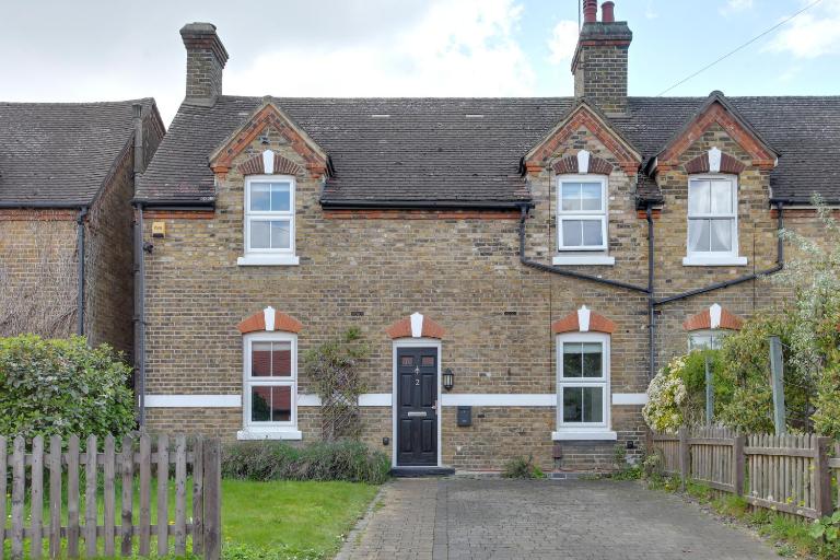 Cosy 3 bedroom house with Free parking and WiFi - Chambres d'hôtes Colchester