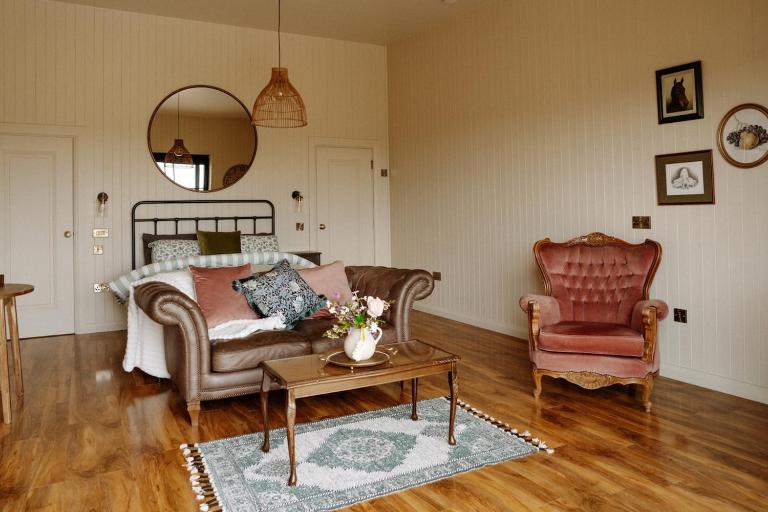 Fisherman's Lodge at Angliham Estate - B&B Kilroghter