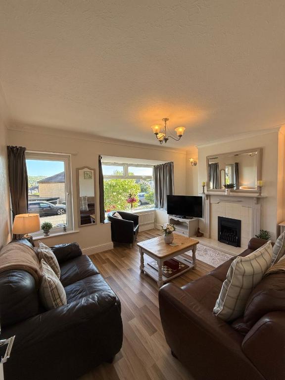 Canalside Riddlesden, 2 Bedroom house with parking Easy access to Skipton Haworth Ilkley Saltaire and Keighley Worth Valley Railway - Chambres d'hôtes Keighley