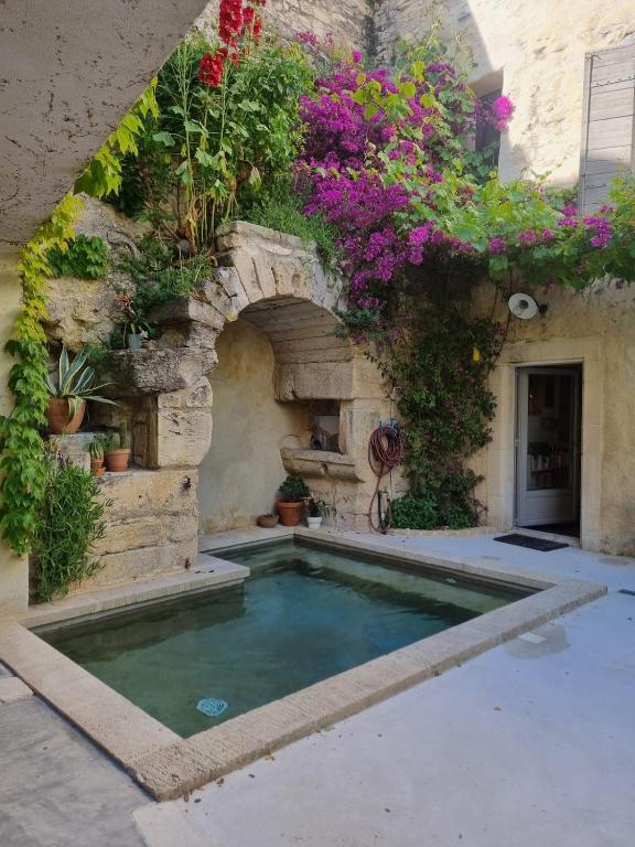 Charmante maison de village - Ferienwohnung Boulbon
