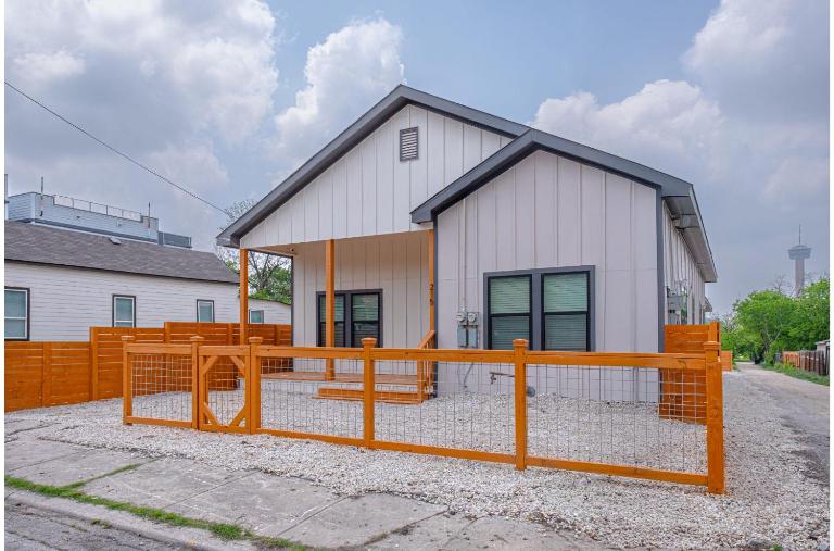 Skyline Retreat 3BR-3BA w Stunning Views Near DT - B&B San Antonio