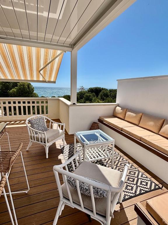 Beachfront, pool, air conditioning, 3 bedrooms, sea view - B&B Peñíscola