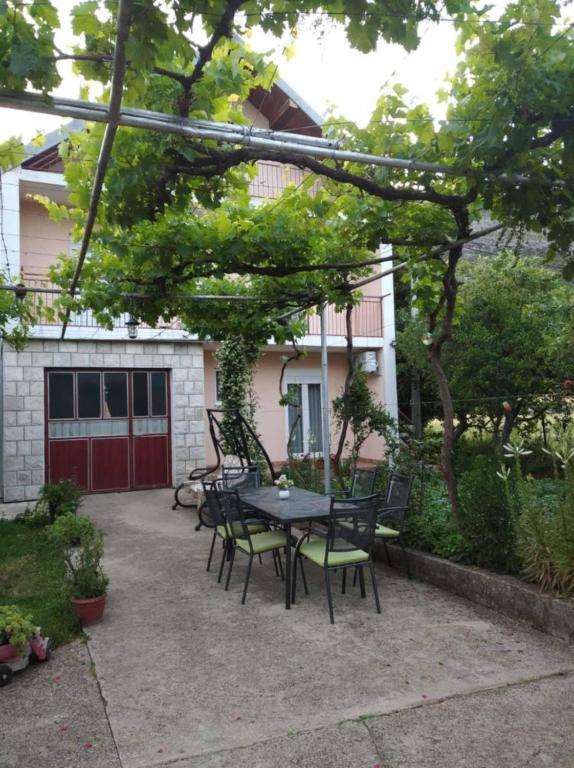 Apartmani Vujović - Mir i Sunce - B&B Trebinje