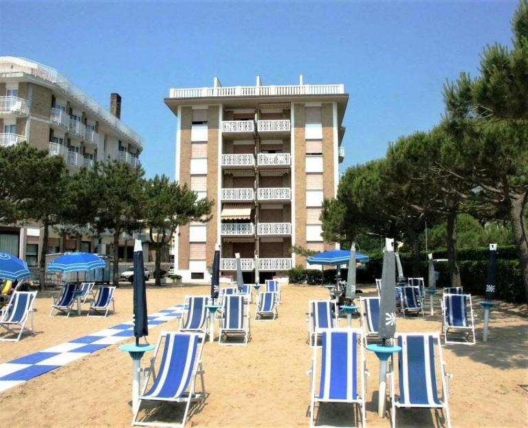 Fronte Mare Apartment Private Beach & Free Park - Chambres d'hôtes Lido di Jesolo