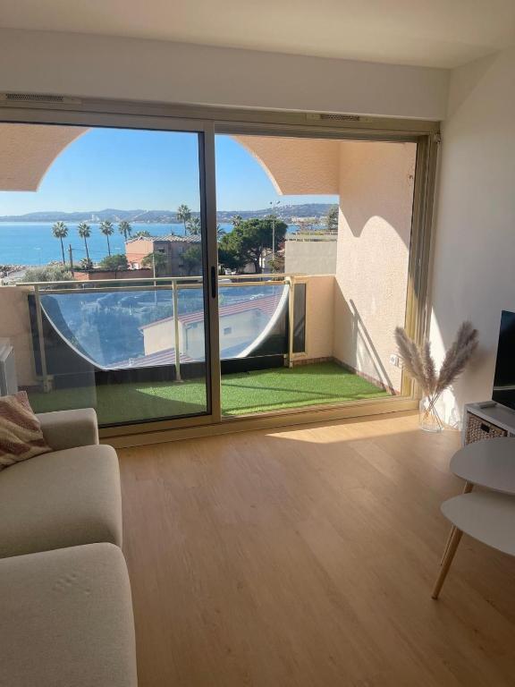 Sea View Apartment 50 m to Beach FREE Parking - B&B Cagnes-sur-Mer