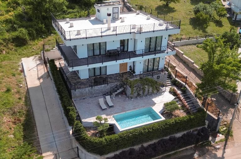 Villa Florale - B&B Shirokë